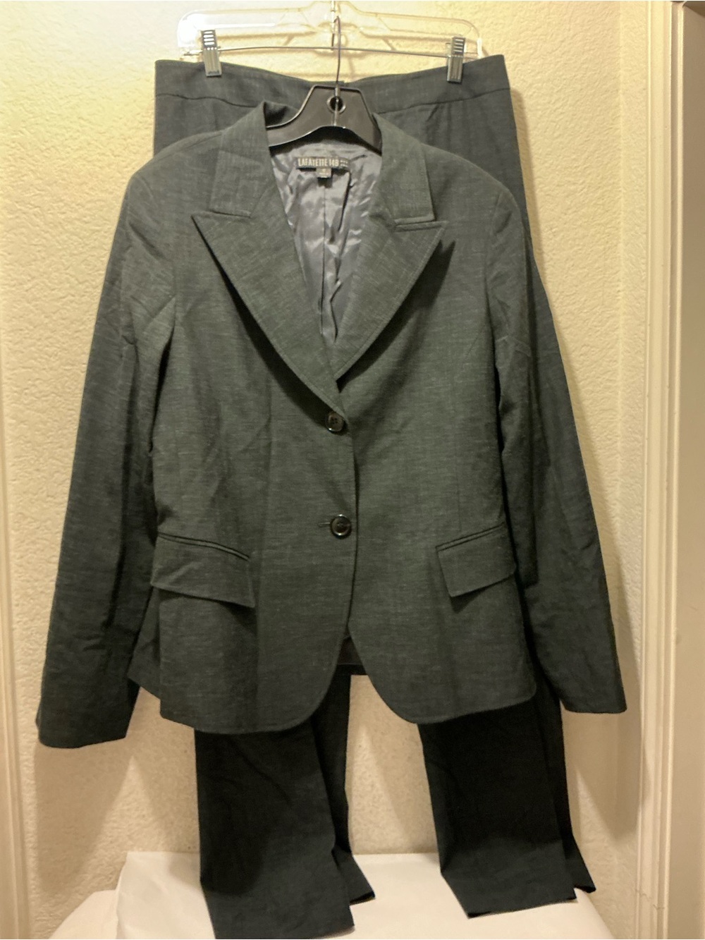 Lafayette 148 New York wool blend Women's Blazer size 12 and Pants sz 10 Set